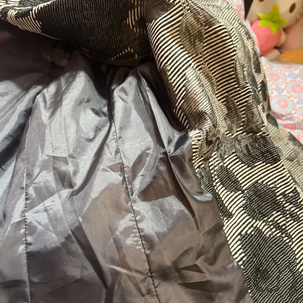 Coat - Picture 3 of 4